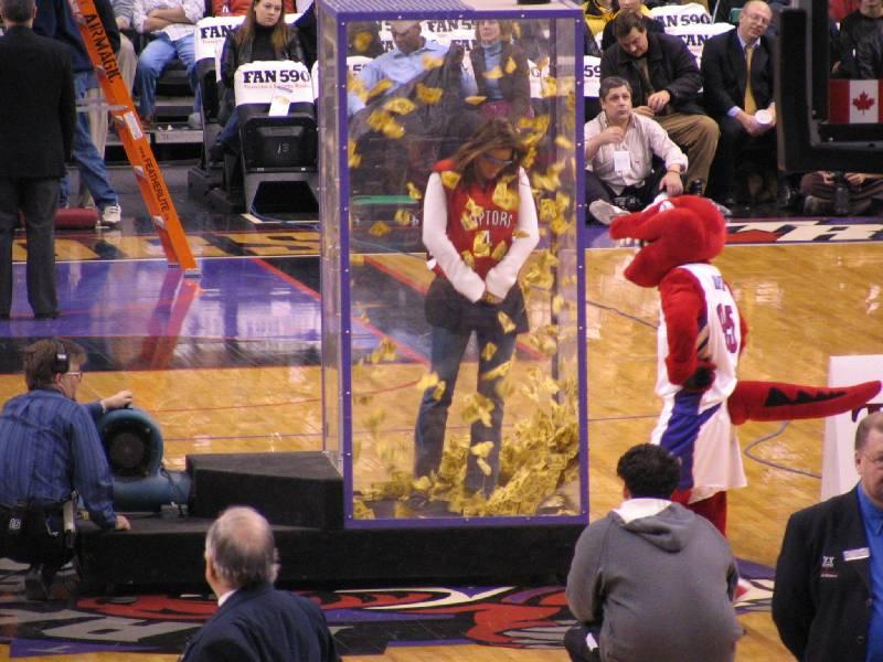 Raptors - 02.04.2005 073.jpg